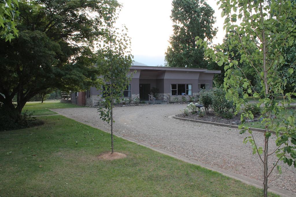 Buffalo Motel And Country Retreat Porepunkah Exterior foto